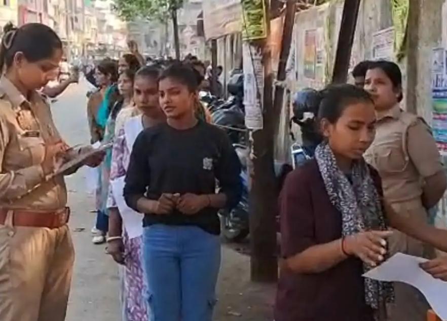 होमगार्ड भर्ती परीक्षा: देवरिया में 10 केंद्रों पर 4224 अभ्यर्थी शामिल
